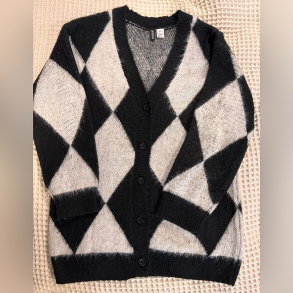 H&M Black and Gray Argyle Cardigan - Picture 4 of 8